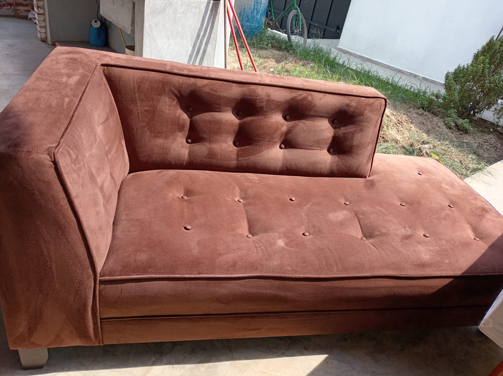 Sillón tapizado en una fotografía real de LA ESPUMA PLUS