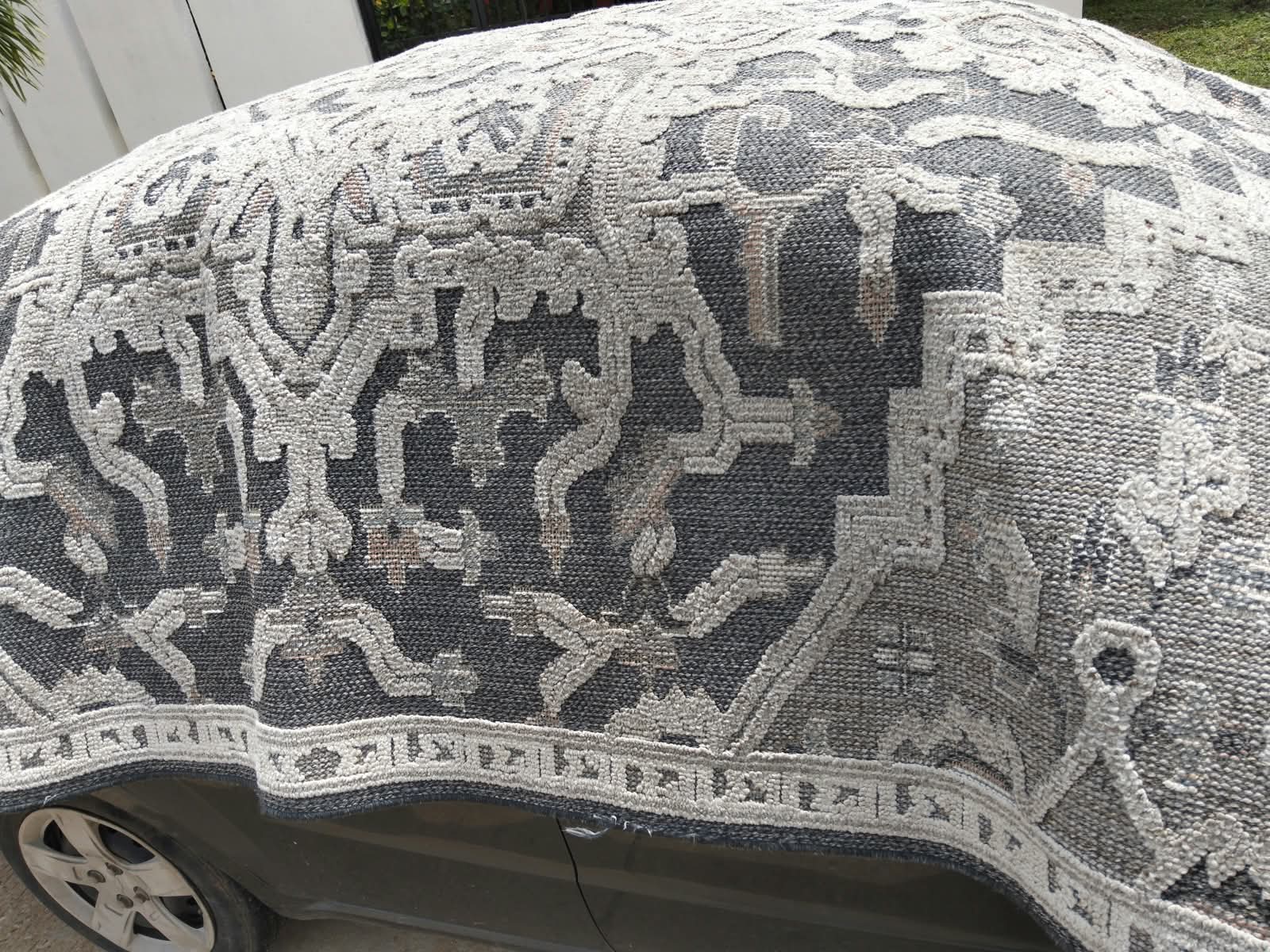 Textil fotografiado durante los trabajos de limpieza